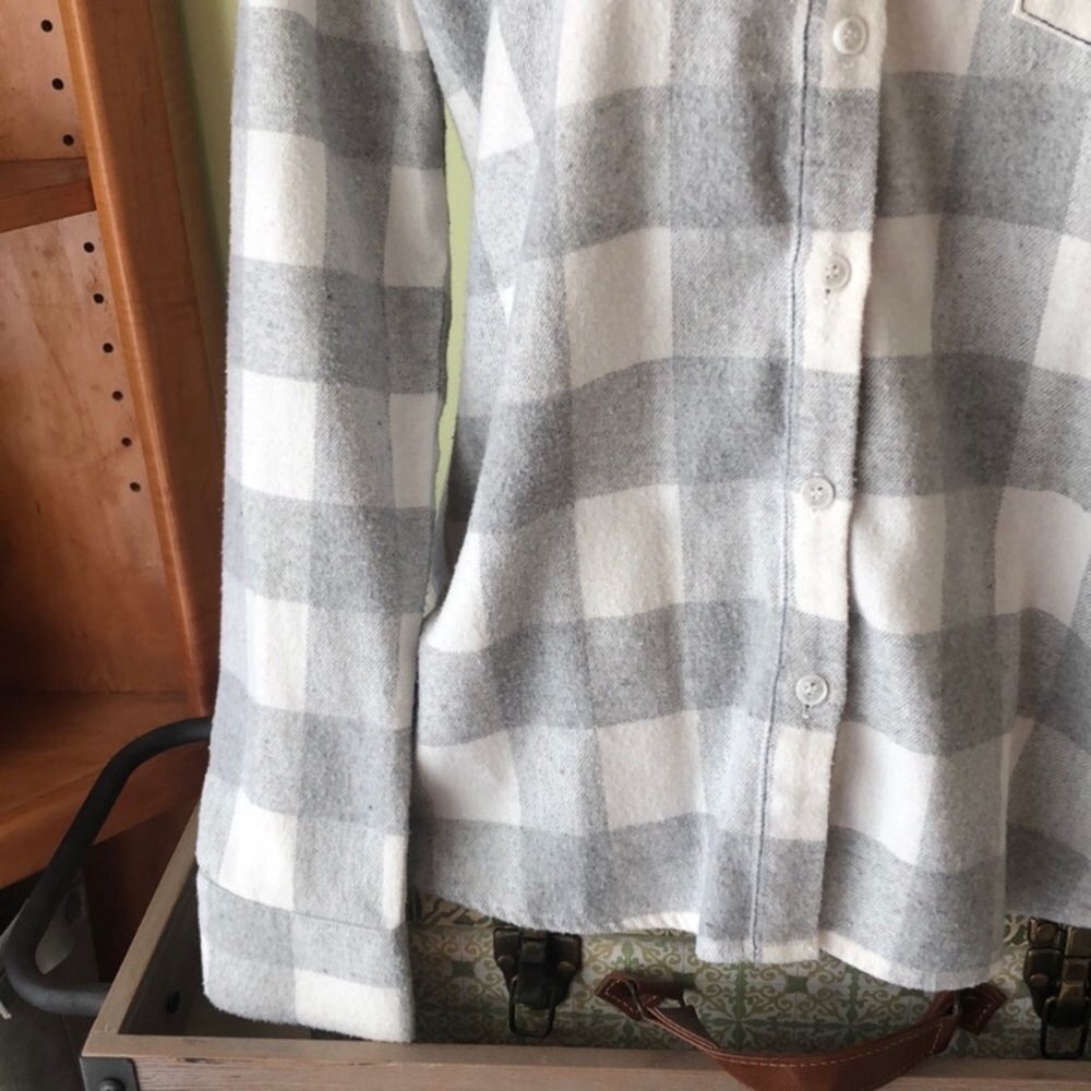 Hem & Thread Flannel size small - Picture 10 of 10